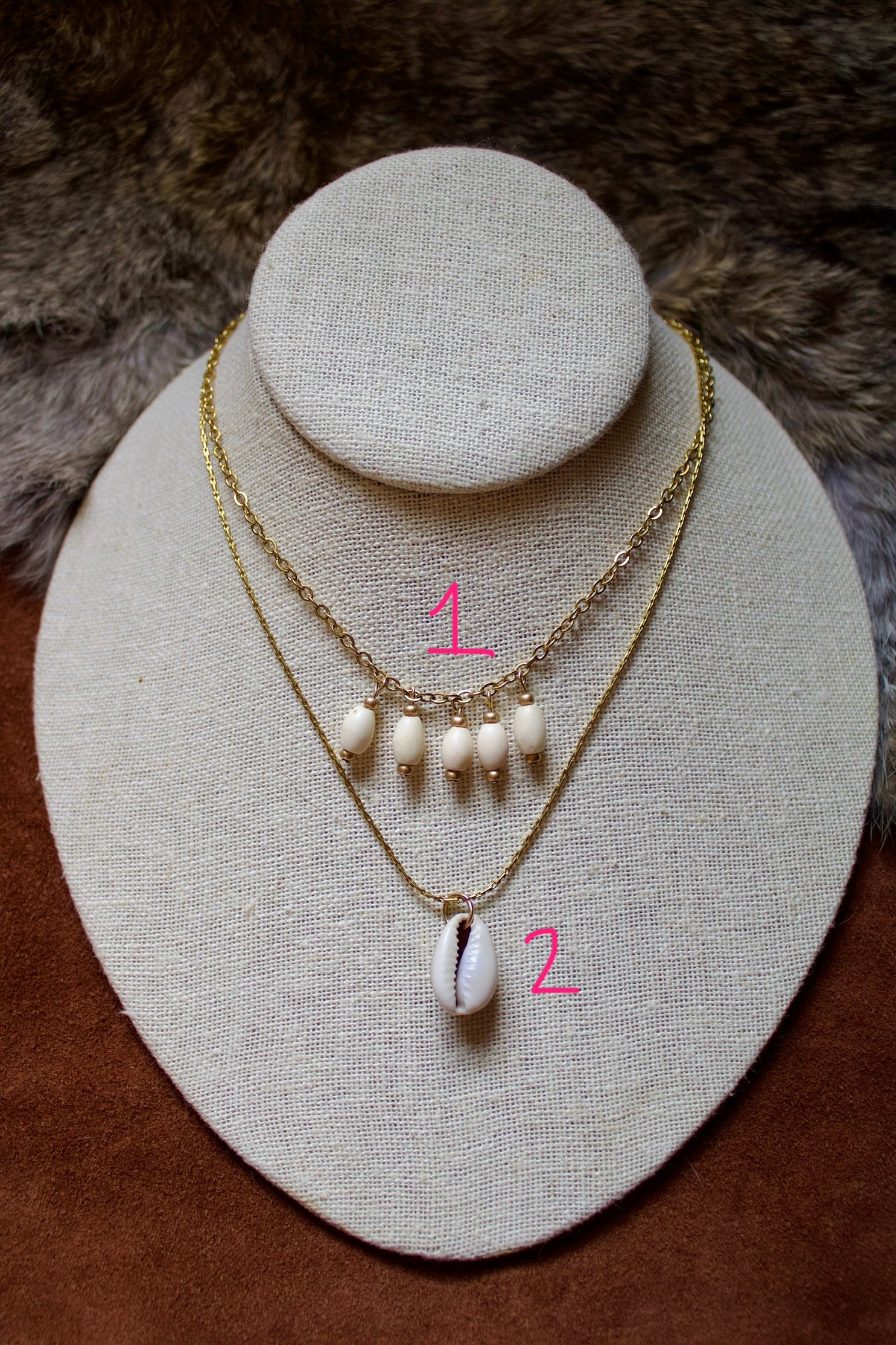 18k gold chain bone / cowrie